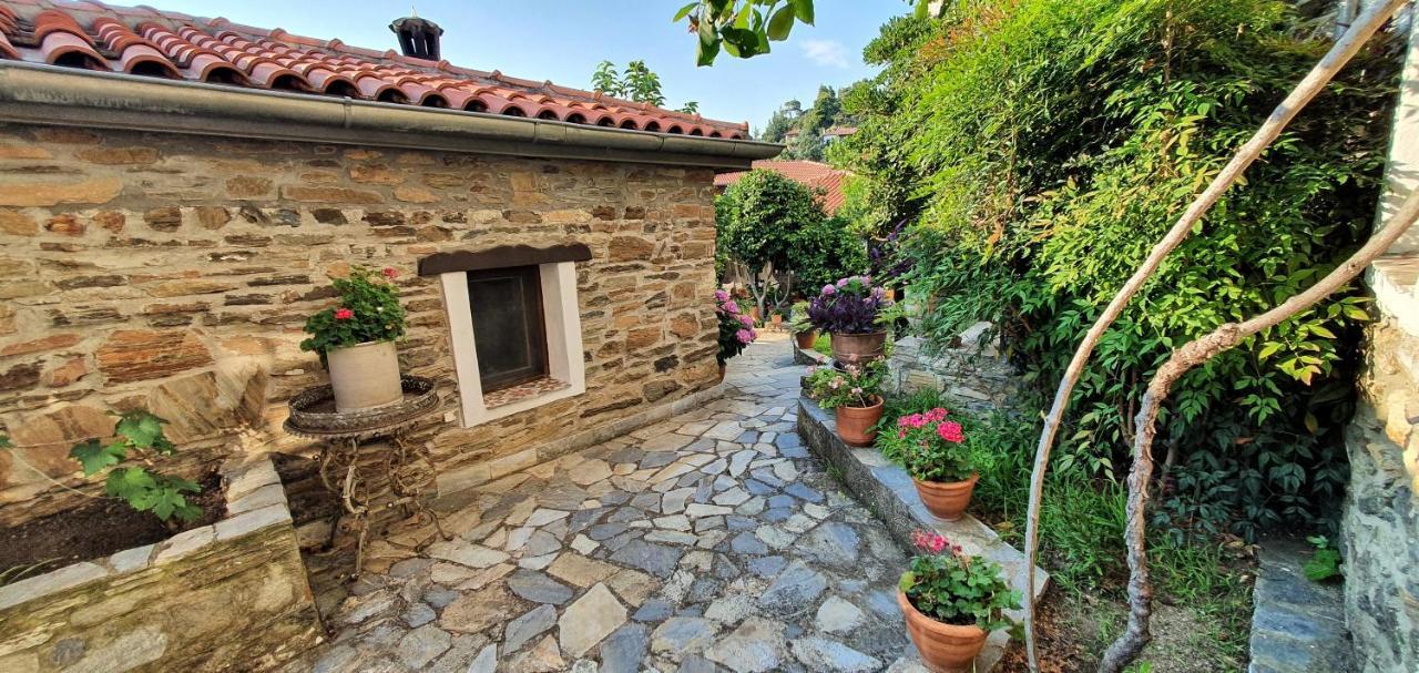 Guesthouse Parthenon Bagian luar foto