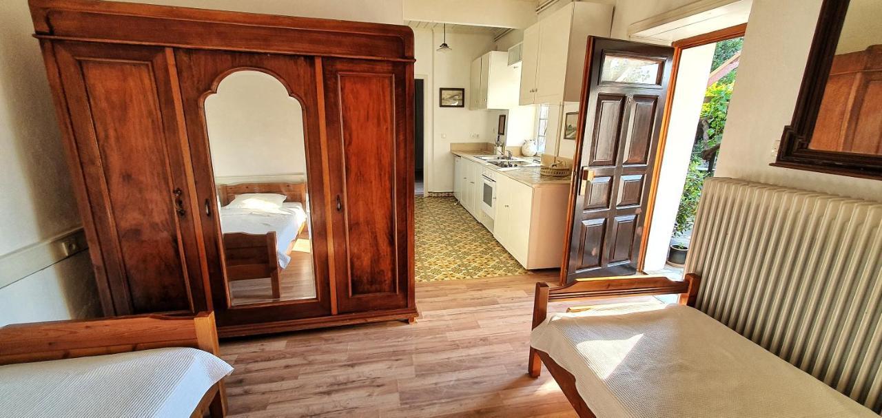 Guesthouse Parthenon Bagian luar foto