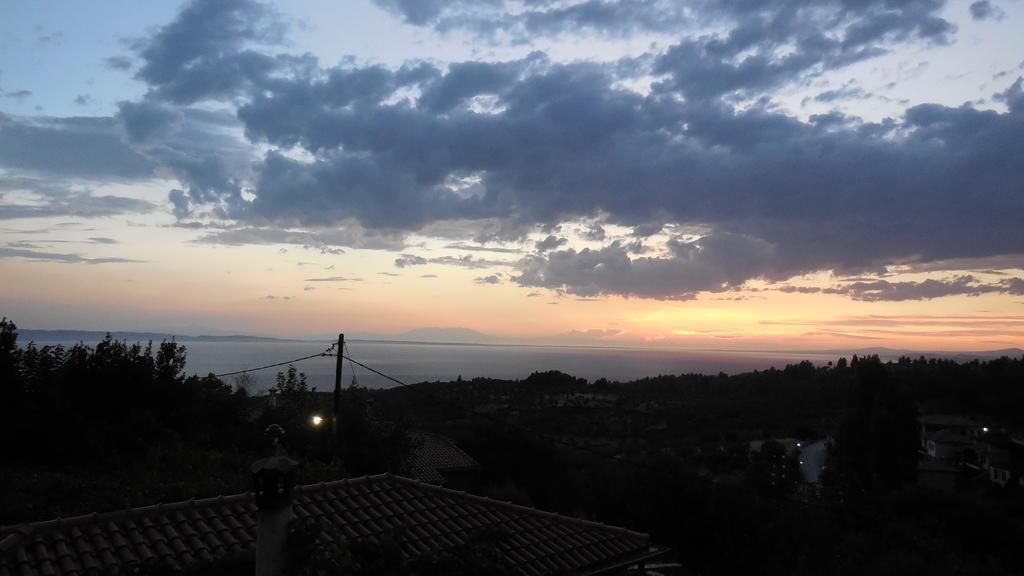 Guesthouse Parthenon Bagian luar foto