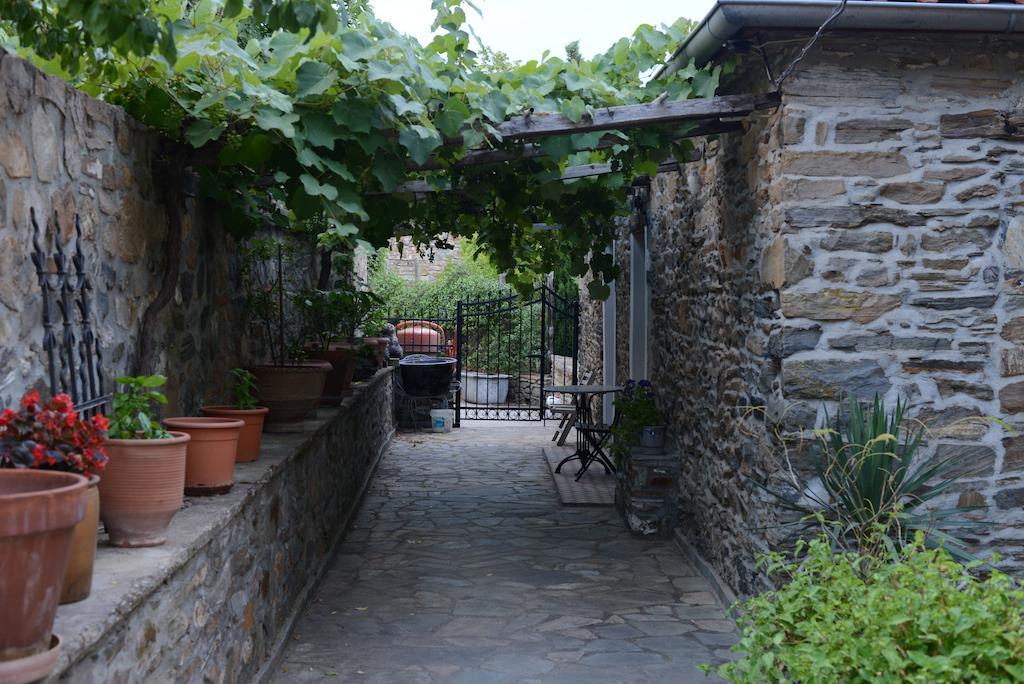 Guesthouse Parthenon Bagian luar foto